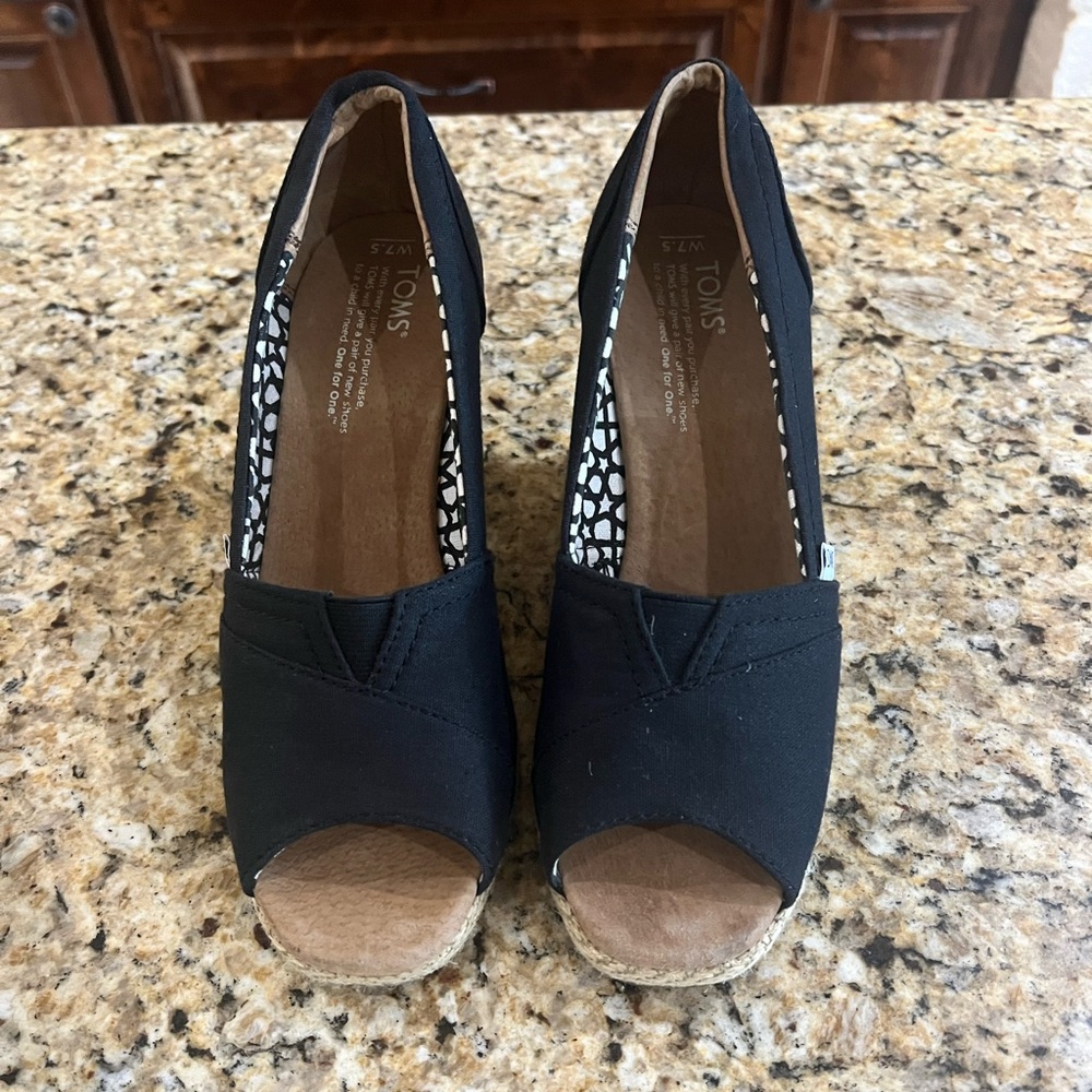 TOMS Black Canvas Peep-Toe Espadrille Wedges - Picture 2 of 9